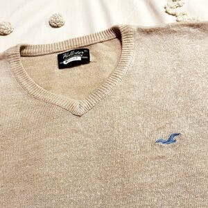 Hollister Co. Vintage Men’s Vneck Logo Sweater